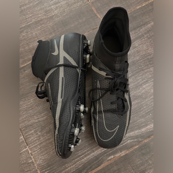 Men’s cleats - Picture 2 of 2